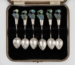 A set of six vintage New Zealand silver teaspoons with carved paua shell kiwi bird finials, in plush fitted box, circa 1930s, the box 16cm wide