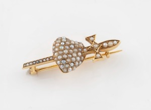 An antique 15ct yellow gold and seed pearl sword and heart brooch, 19th/20th century, stamped "15ct", 3.2cm wide, 2.8 grams