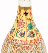 CHAMBERLAINS WORCESTER rare reticulated lidded porcelain bottle decorated in the Chinese style on yellow ground, mid 19th century, factory mark to base, 25cm high - 2