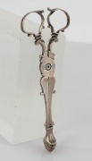 A pair of Georgian sterling silver sugar nips by James Pipps of London, 18th century, ​​​​​​​13cm long, 39 grams - 2
