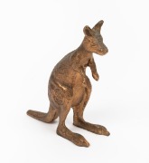 INTERNATIONAL HARVESTER, GEELONG&nbsp;bronze&nbsp;kangaroo paperweight, 6.5cm high