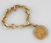 A 14ct gold bracelet with 1966 yellow gold coin commemorating the Coronation of Beatrix of The Netherlands, mounted in 14ct gold, ​​​​​​​18cm long, 20.7 grams total - 2