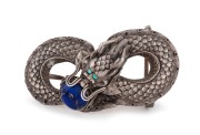 A Chinese silver dragon belt buckle with lapis lazuli and turquoise eyes, 19th/20th century, stamped "925", 8.5cm wide