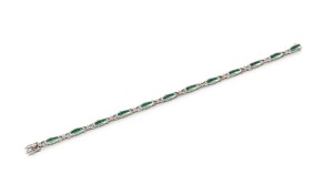 An 18ct white gold, emerald and diamond set tennis bracelet, late 20th century, stamped "750", 18cm long, 15 grams