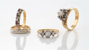Four 18ct yellow gold rings, all set with white diamonds and coloured stones, 14 grams total