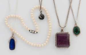 A cultured pearl necklace, together with four assorted silver necklaces with coloured stones, 20th century, (5 items), the pearl necklace 36cm long