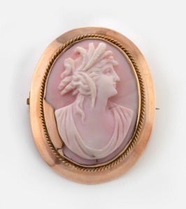 An antique oval cameo brooch in rose gold mount, 19th/20th century, marked on hinge "9ct". 4.5cm high