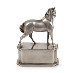 An English sterling silver horse statue, early 20th century, 14cm high, 410 grams