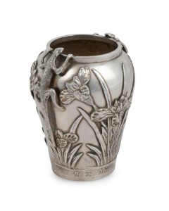 LUEN HING antique Chinese export silver miniature vase with iris decoration and lizard handles, 19th/20th century, 7.5cm high, 117 grams