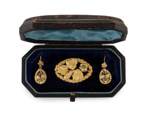 An antique 18ct yellow gold and turquoise oval foliate brooch with matching earrings, housed in a plush box, circa 1875, the brooch 4cm wide, 4.9 grams total