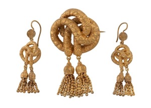 An antique Colonial Australian 18ct gold brooch and matching earrings with tassel decoration, most likely Melbourne origin, 19th century, the brooch 5.5cm high, 13 grams total