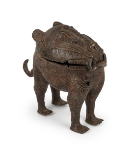 An African bronze zoomorphic lidded vessel, unknown age and origin, 29cm high, 33cm long