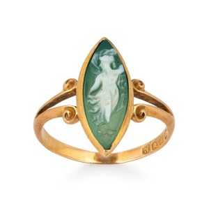 An antique 18ct gold ladies ring with green cameo hardstone insert, 19th century, 2.4 grams total