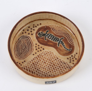 CARL COOPER pottery dish with Aboriginal goanna motif, incised "Carl Cooper", 10cm diameter