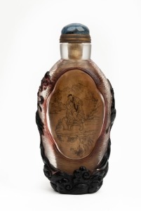 A Chinese carved Peking glass oversized scent bottle with hand-painted interior and stone top, 19th/20th century, 13.5cm high