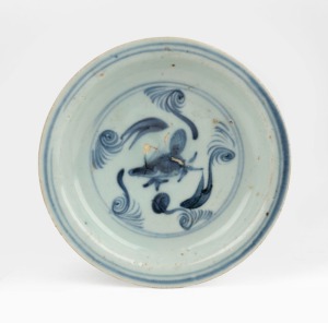 An antique Chinese blue and white porcelain dish, Ming Dynasty, 16th century, 18m wide