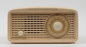 ASTOR MICKEY vintage ivory bakelite&nbsp;mantle radio, 18cm high