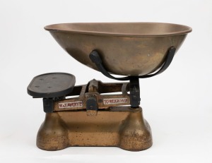 AVERY vintage shop counter scales, early 20th century, ​​​​​​​33cm high