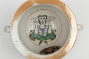 SUNDERLAND lustre glazed novelty bedpan with applied frog to the interior and comic motif, circa 1840, ​​​​​​​14cm high, 27cm wide - 3