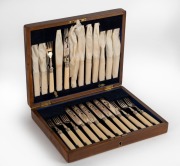 An antique silver plated fish cutlery set with sterling silver collars and bone handles in original walnut canteen, 19th/20th century, ​​​​​​​the canteen 30cm wide - 2