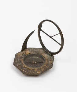 An antique German equinoctial pocket sun dial, circa 1750, 6cm wide