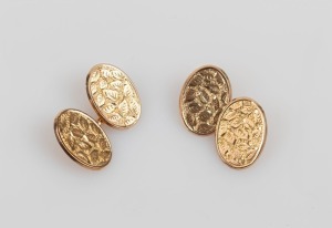 A pair of antique 9ct gold engraved cufflinks bearing Chester hallmarks, 8.5 grams