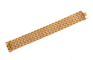 A fine quality 18ct yellow gold vintage bracelet, 20th century, stamped "750", 19cm long, 2.5cm wide, 32.5 grams