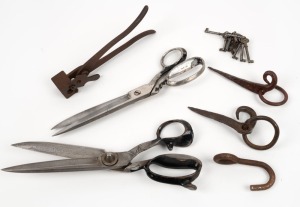 Antique bullet maker's mould, two pairs of draper's scissors, three iron hooks and a collection of antique furniture keys, 19th and 20th century, the larger pair of scissors long