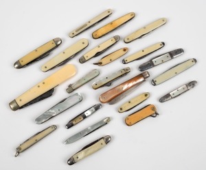 Twenty-two assorted antique and vintage pen and pocketknives&nbsp;with mother of pearl, ivory and ivorine handles,&nbsp;19th and 20th century, (22 items)
