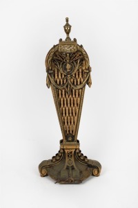 A vintage brass fan shaped fire screen, early to mid 20th century, 67cm high, 97cm wide when open