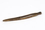 Antique Dutch earthenware oil lamp and tweezers, 17th century, excavated during diggings in Amsterdam, with letter of authenticity from Adam Langweiler, D.C., 11.5cm high - 6