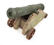V.O.C. DUTCH EAST INDIA COMPANY antique bronze cannon, stamped "V.O.C." with Amsterdam foundry mark "A", circa 1750. Verified by the Fremantle Maritime Museum in Western Australia. The cannon is accompanied by a selection of carriage parts which were gift - 4