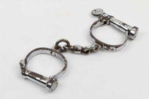 HIATT antique nickel plated handcuffs with screw-key, ​​​​​​​23cm wide