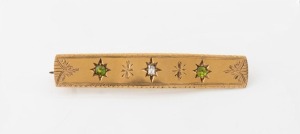 An antique 18ct yellow gold brooch, set with a central diamond flanked by two green sapphires, 19th century, stamped "18ct", ​​​​​​​5.7cm wide, 9.7 grams