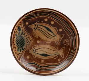 CARL COOPER pottery pin dish with sgraffito Aboriginal motif, incised "Carl Cooper, Australia", 9.5cm diameter