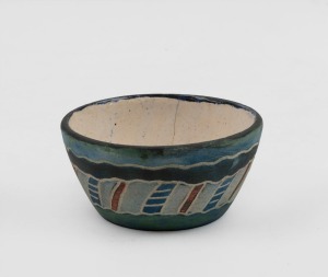 CARL COOPER pottery bowl with hand-painted and sgraffito abstract decoration, incised "Cooper, 1945", 4cm high, 8.5cm diameter