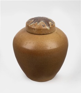 KLYTIE PATE pottery ginger jar with starfish decoration to lid, incised "Klytie Pate", 20.5cm high