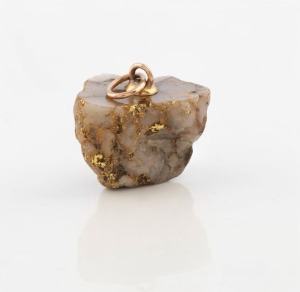 A gold ore quartz pendant,  2cm wide 6 grams total