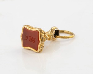 A Georgian gold cased fob with carnelian seal, 19th century, 4.5cm high including bow