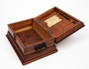 ADVANCE AUSTRALIA folk art deed box with inlaid coat of arms on the top, early 20th century, ​​​​​​​13cm high, 28cm wide, 20cm deep - 2