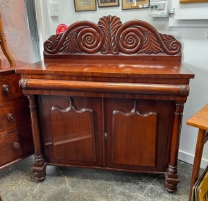 An antique Australian cedar chiffonier with carved Prince of Wales carved feather back, full cedar construction, New South Wales origin, circa 1840, ​​​​​​​129cm high, 120cm wide, 59cm deep