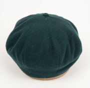 CLARRIE GRIMMETT'S AUSTRALIAN&nbsp;"BAGGY GREEN" PRESENTATION&nbsp;TEST CAP: Green wool, with embroidered coat-of-arms that differs that differs from the usual design. This cap bears the official Australian coat-of-arms as set out in the 1912 Royal Warrant. It show - 4