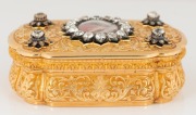 A stunning antique French solid 18ct gold box by LOUIS-FRANCOIS&nbsp;TRONQUOY of Paris. Beautifully crafted with hand-painted portrait on ivory of QUEEN VICTORIA of England, surrounded with enamel and paste stones, 1871. 4cm high, 9.3cm wide, 6.3cm deep, an im - 5