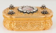 A stunning antique French solid 18ct gold box by LOUIS-FRANCOIS&nbsp;TRONQUOY of Paris. Beautifully crafted with hand-painted portrait on ivory of QUEEN VICTORIA of England, surrounded with enamel and paste stones, 1871. 4cm high, 9.3cm wide, 6.3cm deep, an im - 7