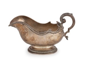 An antique English sterling silver gravy boat by Goldsmiths & Silversmiths Company of London, circa 1913, 10cm high, 19cm wide, 406 grams total
