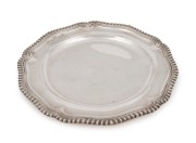 An antique English sterling silver dinner plate with engraved English coat of arms and gadrooned edge, made by Richard Sibley of London, circa 1840, and retailed by Makepeace of London, 25cm wide, 594 grams