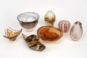 Assorted art glass vases, bowls and shell dish, including Australian examples, (7 items), the shell example 26cm wide