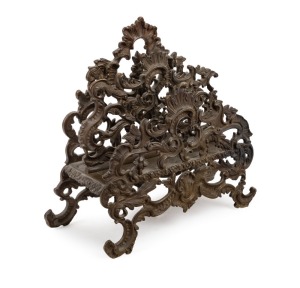 An antique French cast bronze desk tidy in the Rococo style, 19th century, 23cm high