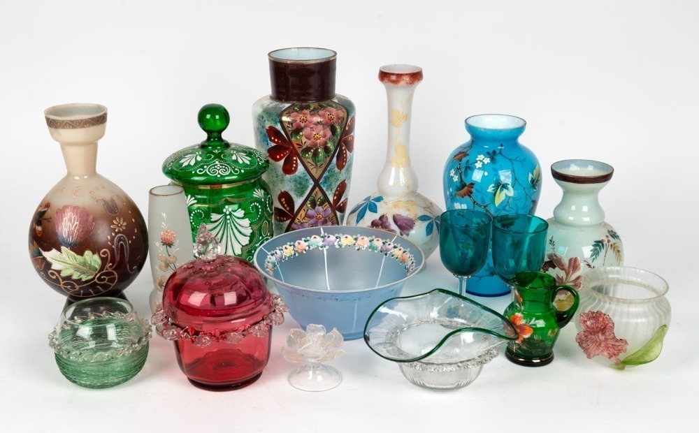 Sixteen assorted pieces of vintage and antique glassware including hand ...