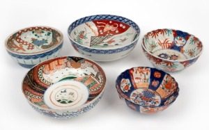 Five assorted antique Chinese and Japanese Imari porcelain bowls, 19th/20th&nbsp;century, the largest 24cm diameter